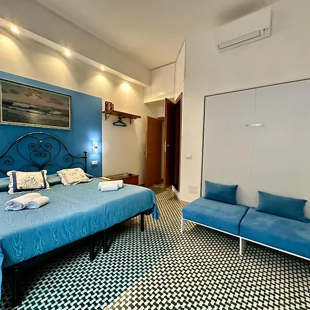 The Main Plaza - Rooms&apartment Vernazza