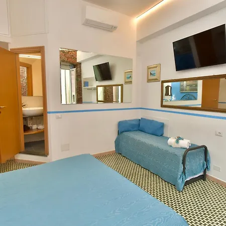 The Main Plaza - & Guest house 3*